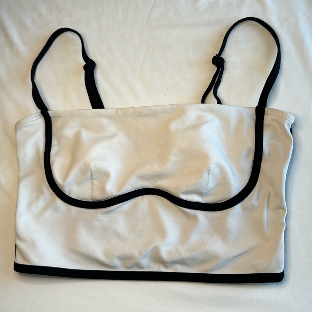 Alo yoga Airbrush Streamlined Bra Tank Size M (faint stain on back)